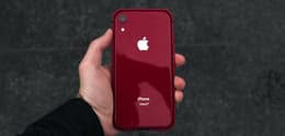 iPhone XR Modell in Rot