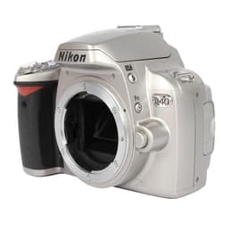 Spiegelreflexkamera D40 - Schwarz/Grau + Nikon AF-S DX Nikkor 18-55mm f/3.5-5.6G VR II f/3.5-5.6