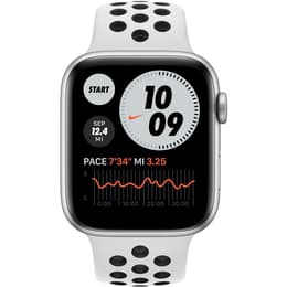 Apple Watch (Series 6) 2020 GPS 44 mm - Aluminium Silber - Nike Sportarmband Pure Platinum/Schwarz
