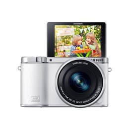 Hybrid-Kamera NX3000 - Weiß + Samsung NX 16-50mm f/3.5-5.6 Power Zoom ED OIS + 50-200mm f/4.0-5.6 ED OIS III f/3.5-5.6 + f/4-5.6